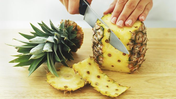 Preparando una piña