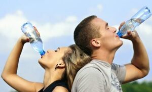Lee más sobre el artículo ¿Cuánta agua hay que beber? 2 litros de agua al día no es la respuesta