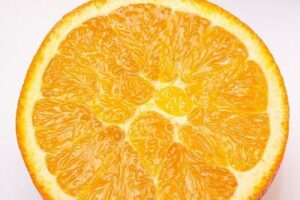 Lee más sobre el artículo La naranja: Propiedades, beneficios y valor nutricional