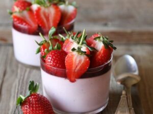 gelatina de fresa con yogurt
